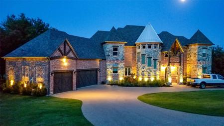 19069 Lakeview Court