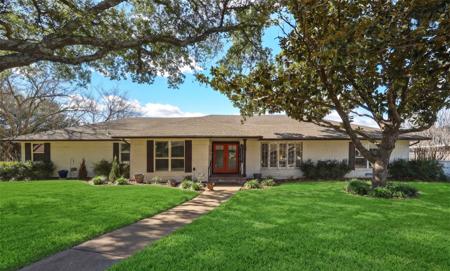 301 Lake Terrace