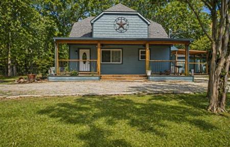 1853 Lake Highland W