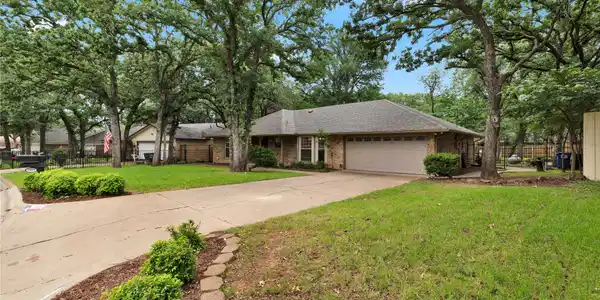 1104 Wood Ridge Drive
