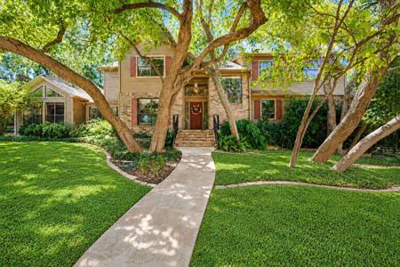 601 Carriage Trail