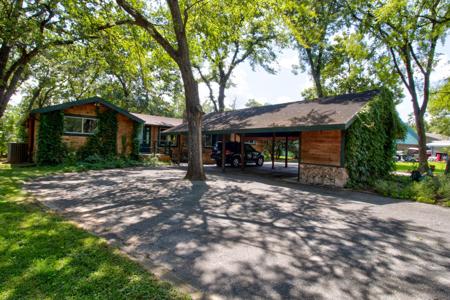914 Kiowa Drive W