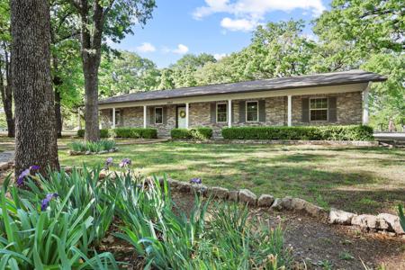 2415 N Shore Drive