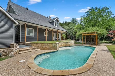 1561 Whitecrest Drive