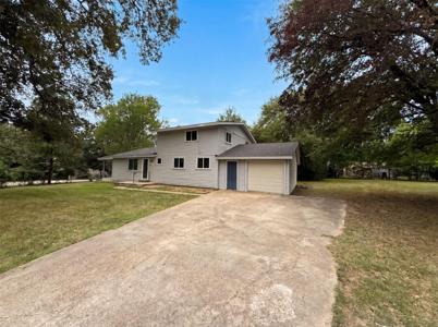 123 E Merry Way