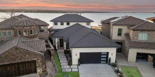 11009 Lakeside Drive