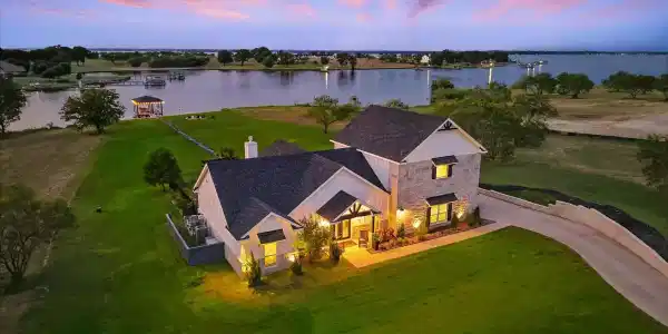 7025 Lake Vista Drive