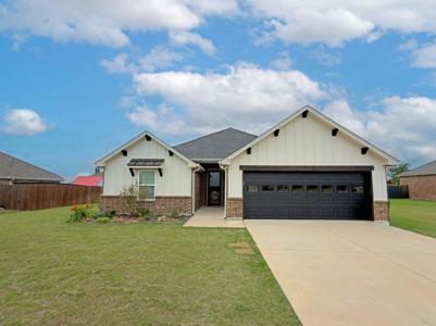 3022 Meandering Way