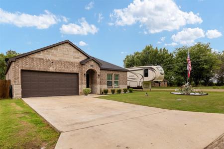 8112 Lakeshore Drive