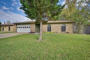 1002 Clark Trail