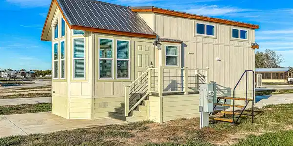 6388 Peninsula Point