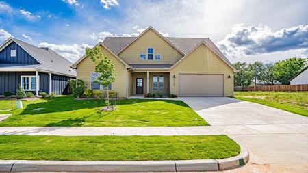2104 Salina Circle