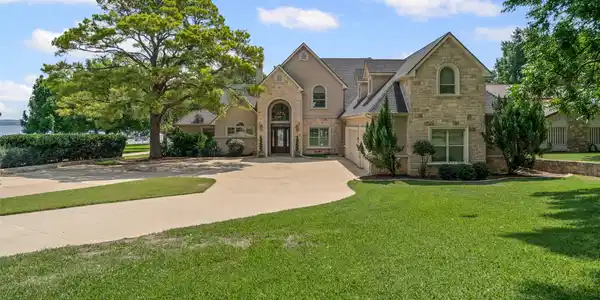 200 N Broadway Road