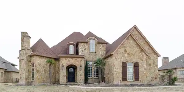 6001 Lakeside Drive