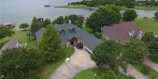 812 Shoreline Road