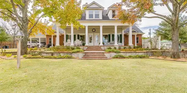 212 N Broadway Road