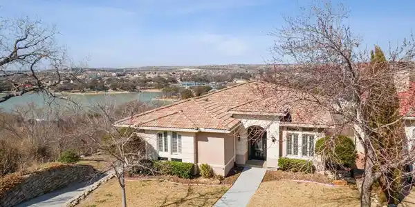 7728 Lakeview Circle