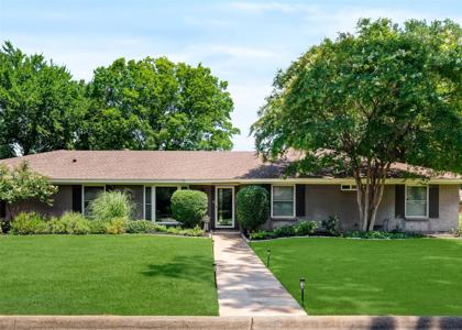 2134 Lakecrest Drive