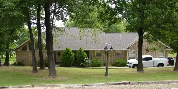 427 Meandering Way