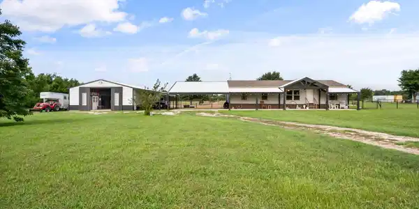 810 SE County Road 2260