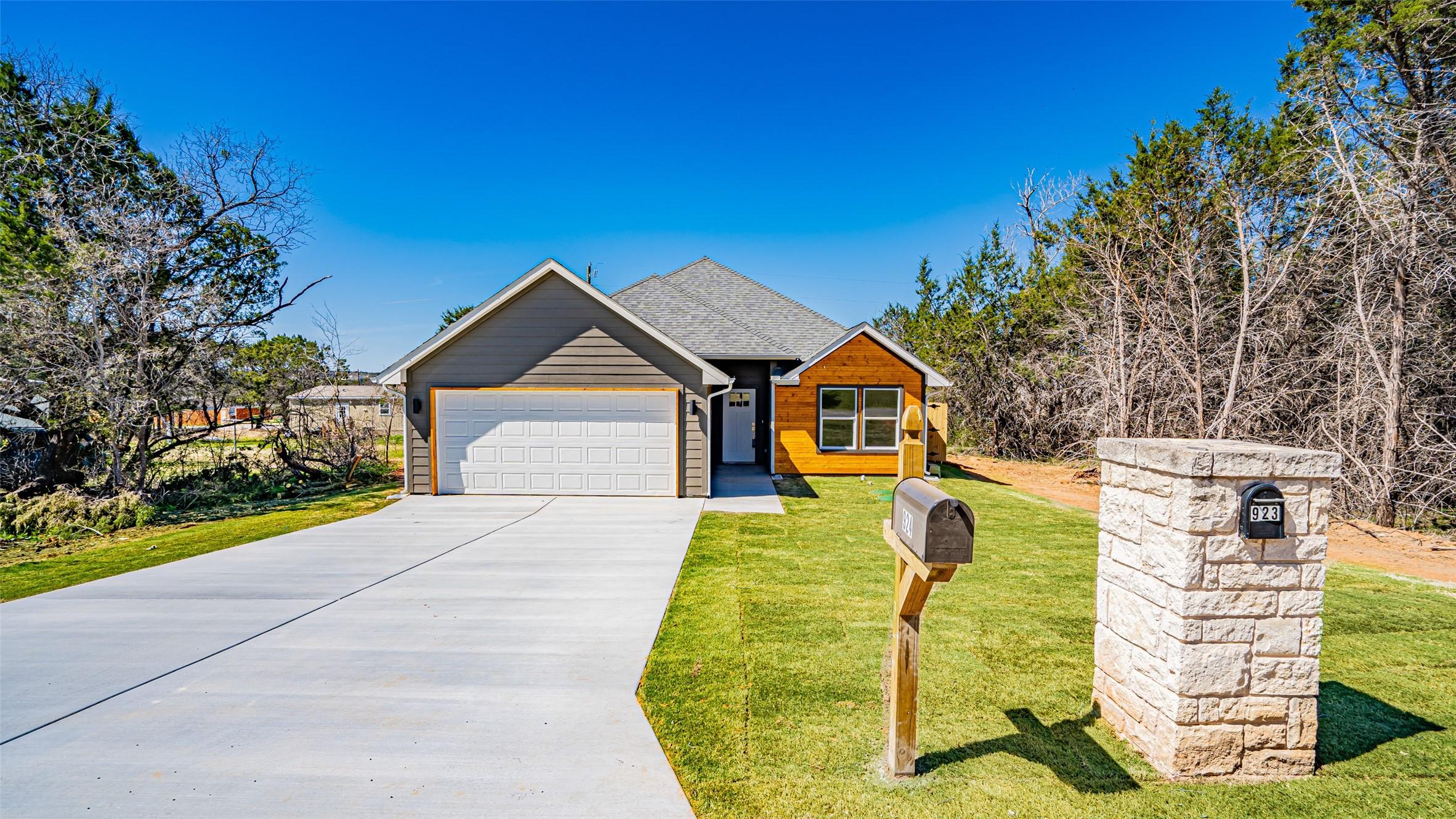 924 Bosque River Drive, Granbury, TX - lhrmls-02847791 - LakeHomes.com