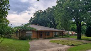 1121 Redoak Drive