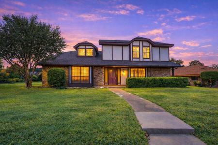 4 Hickory Hills Boulevard
