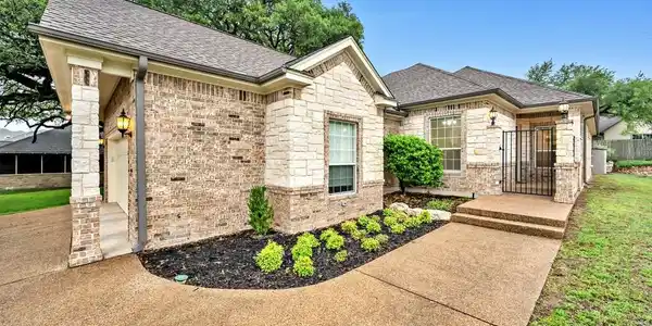 3010 Legend Oaks Boulevard