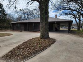 1121 Red Oak Drive