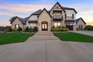 300 W Waters Edge Way
