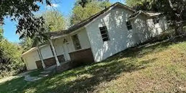4305 Blackstone Drive