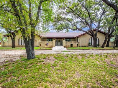 910 Deer Trail