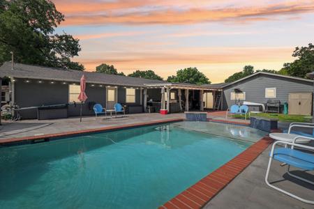 3703 Winding Way