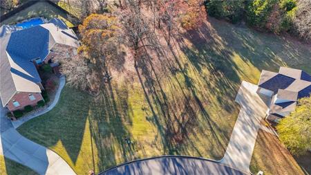 225 Hillview Cove