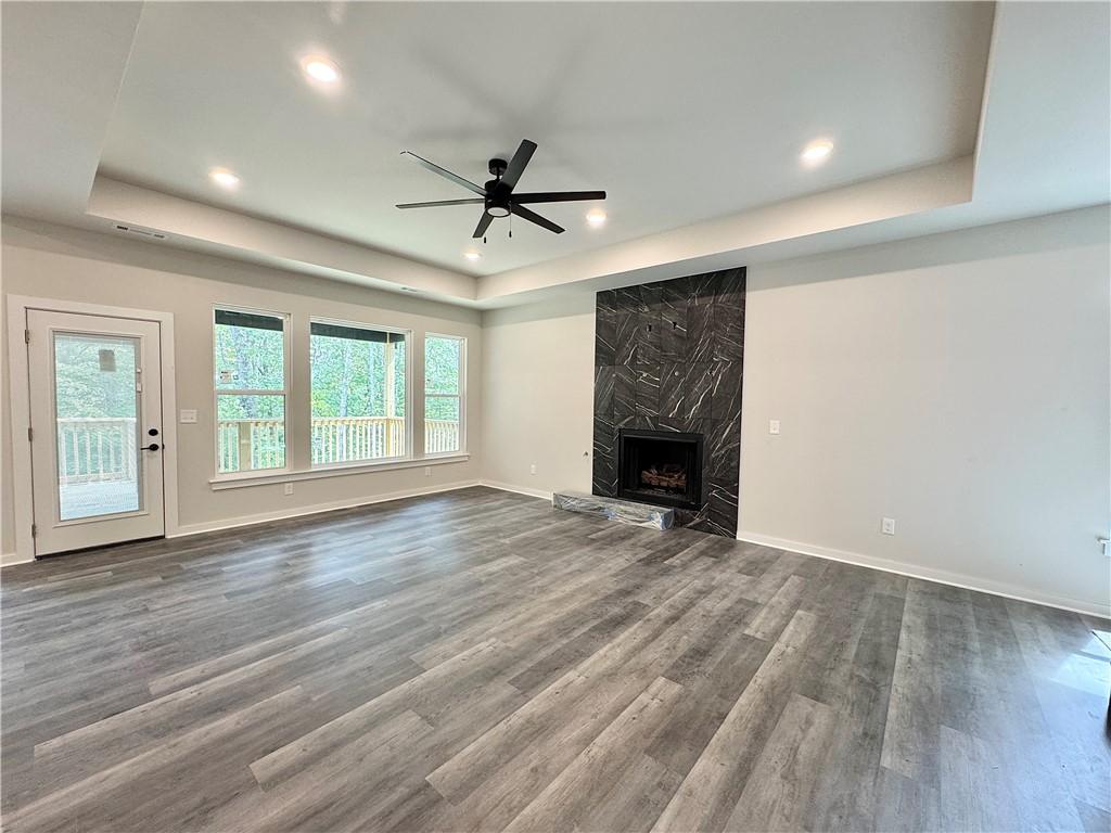 Image 3: Awesome open floorplan