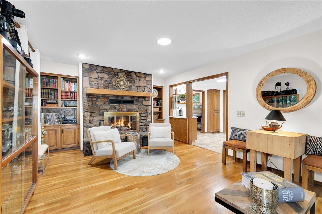 Image 3: Living Area