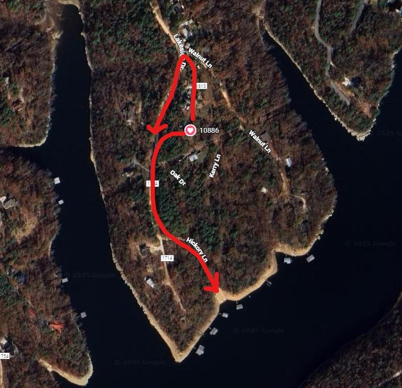 Image 4: public opening to Beaver Lake walking distance fro