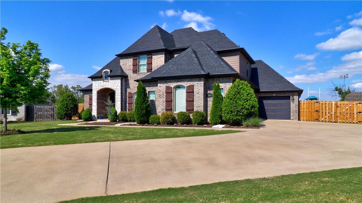 Image 4: Great curb appeal with side entrance garage.