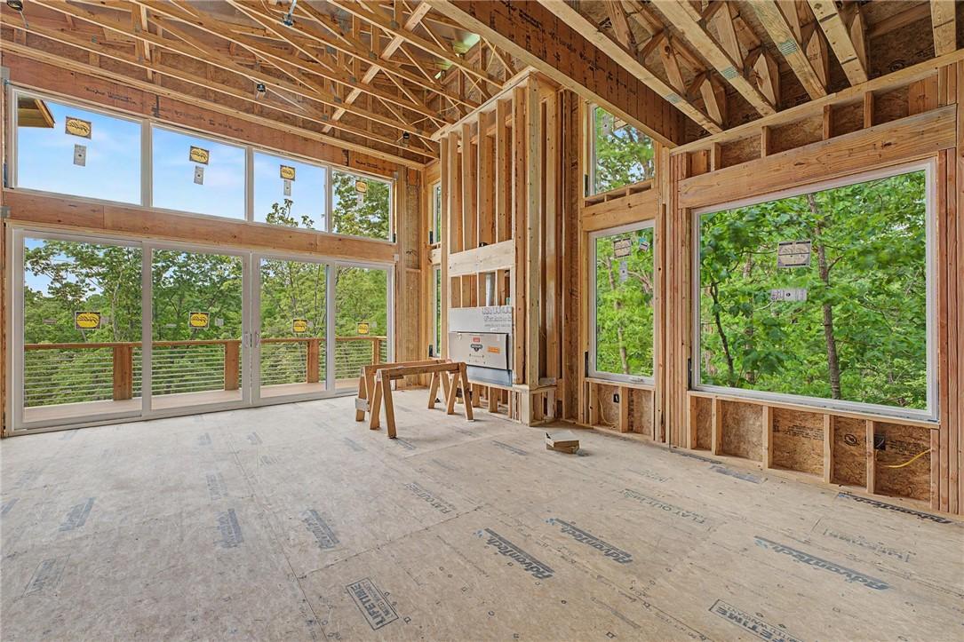 Image 4: Tall ceilings in the main living area with walls o