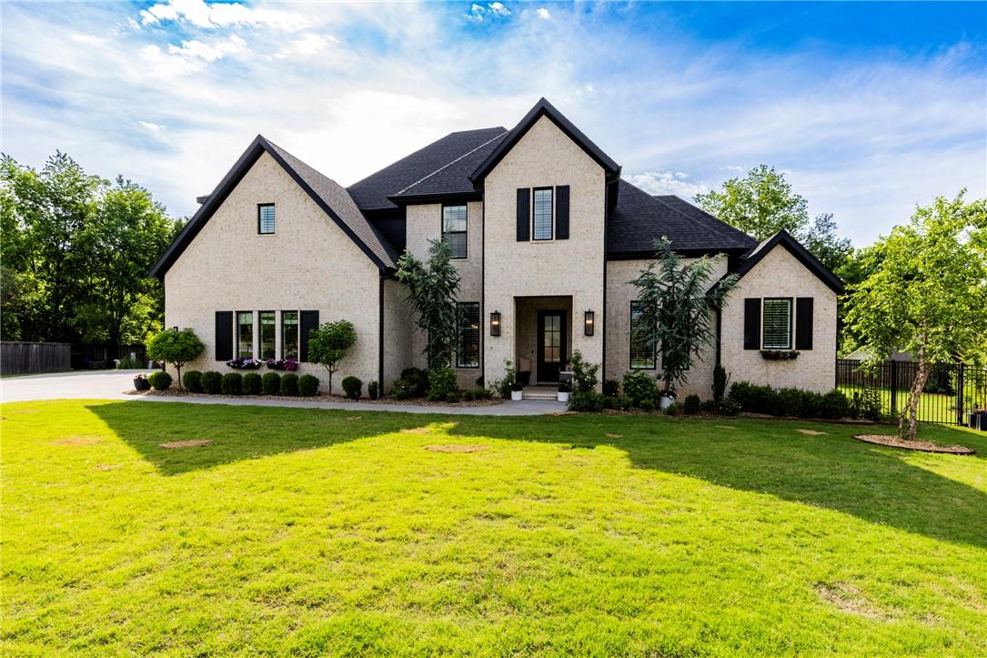 Image 1: Welcome home to 4351 Saint Albans!