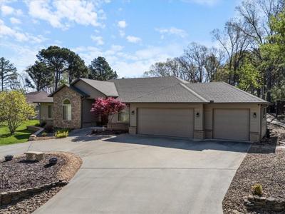 2 Dornoch Lane