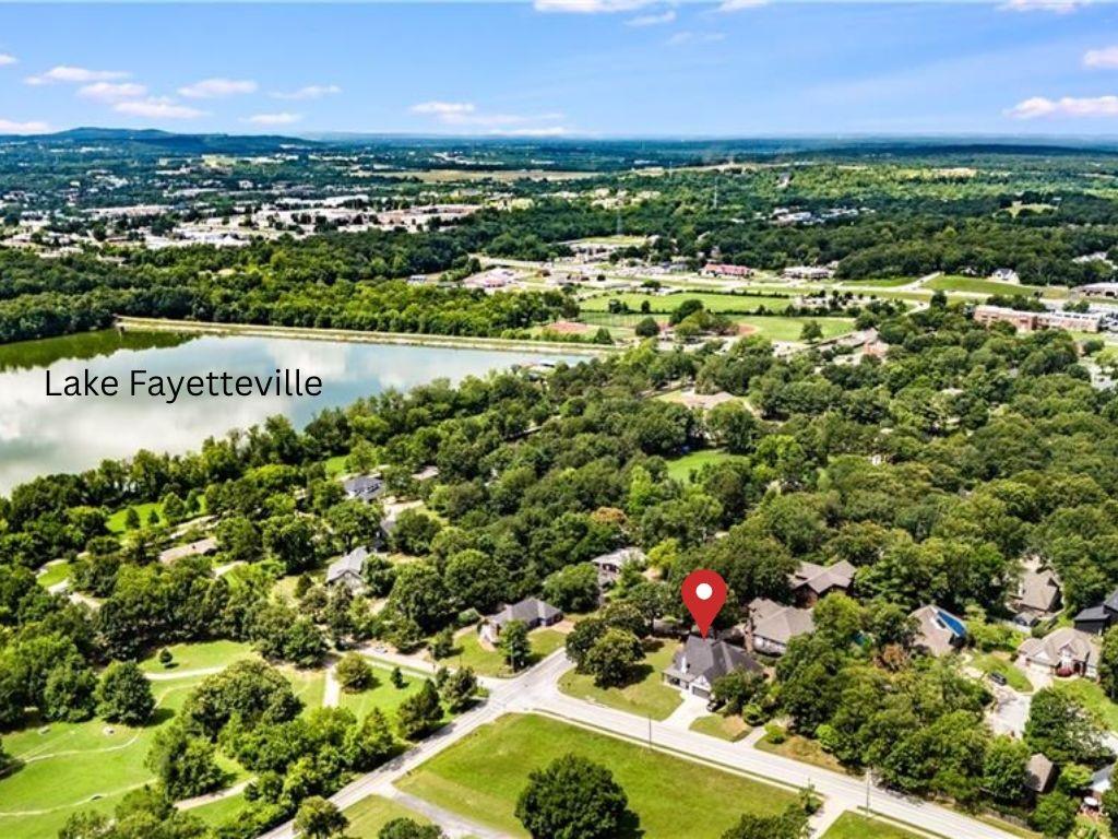 Image 4: Across the street from Lake Fayetteville and Green