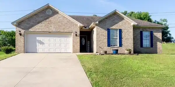 260 Hawthorne Lane