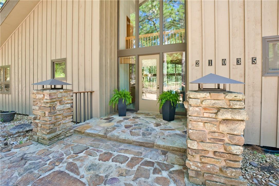 Image 3: The beautiful stone welcomes you into the property