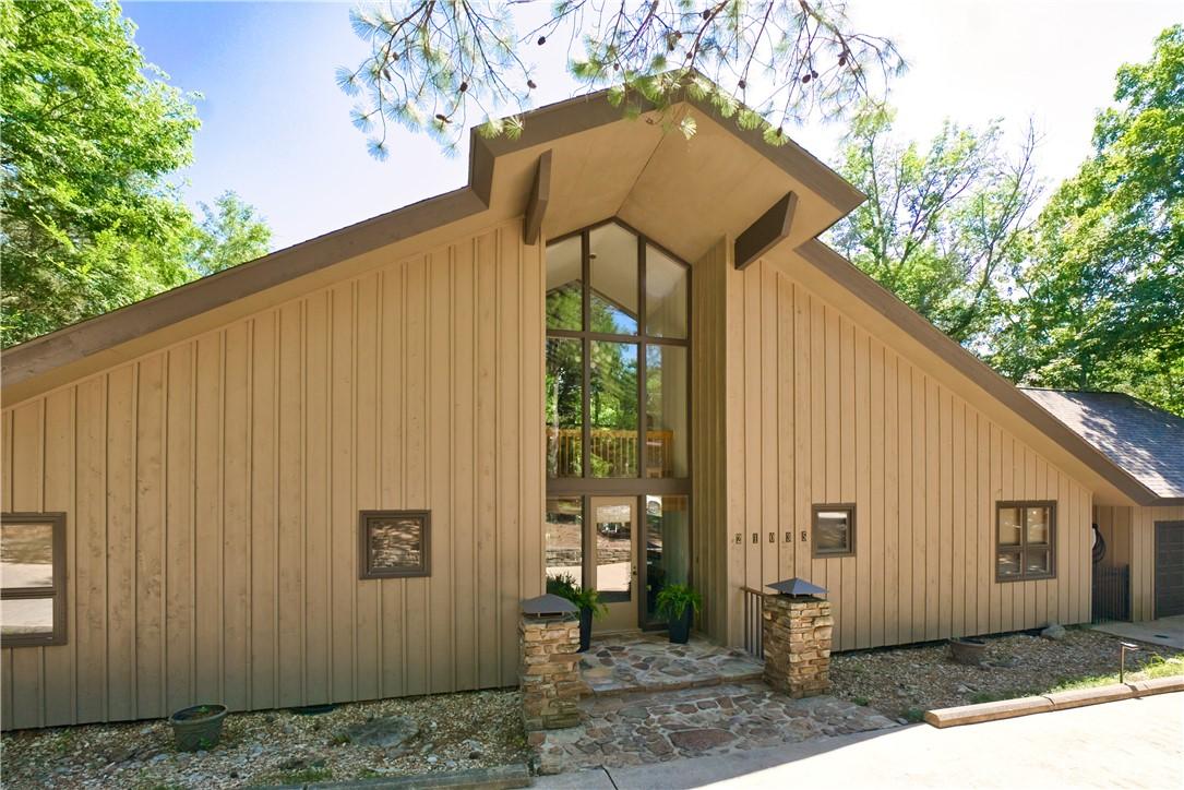 Image 4: One-of-a-kind mid-century modern lake house retrea