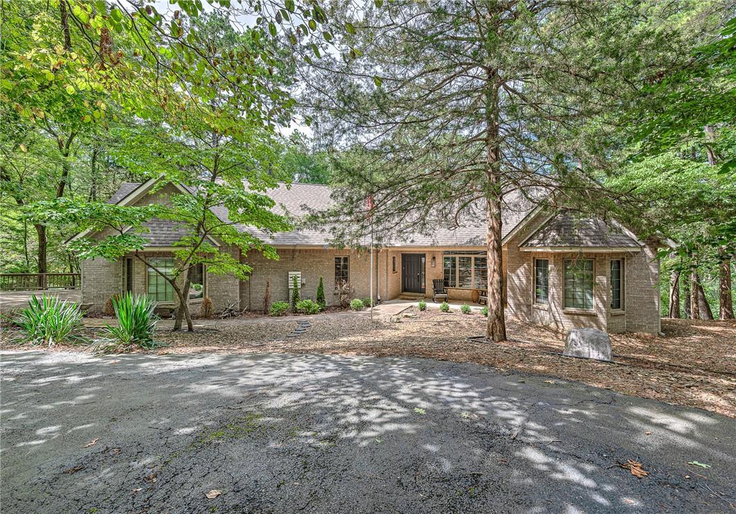 Image 2: Beautiful one-level retreat includes a two-car gar