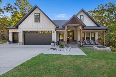11 Rochester Drive