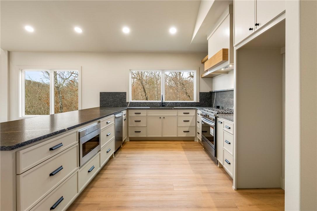 Image 2: Kitchen with a peninsula, light wood-style floorin