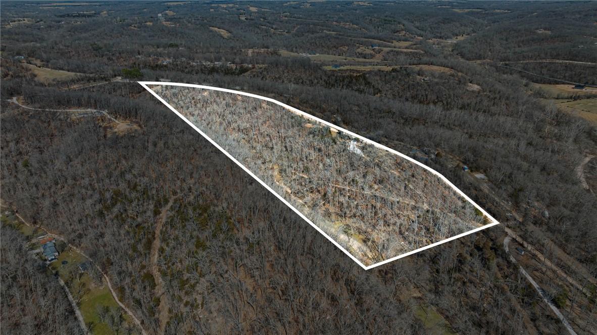 Image 2: 32.98 acre parcel spanning Sallie Drive with plent
