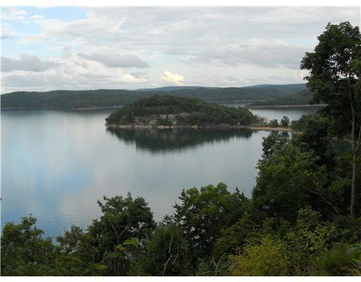 Image 4: Within walking distance to Beaver Lake.